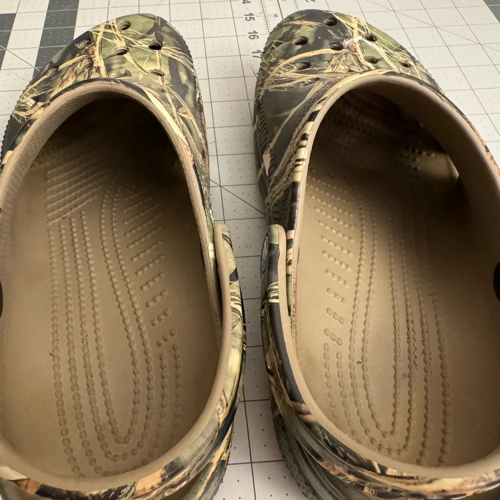 CROCS Men's Camouflage Clogs - Picture 5 of 5